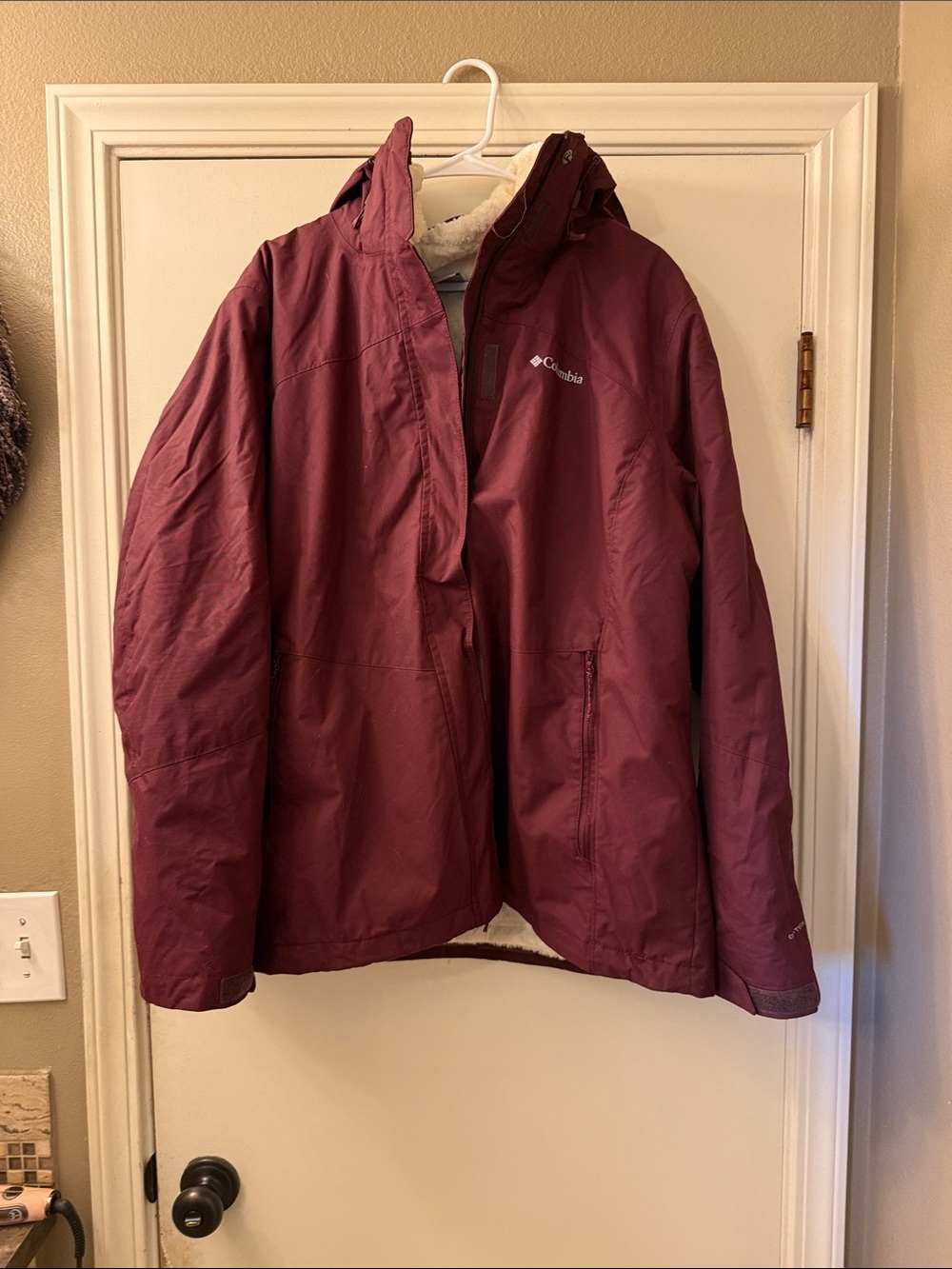 Columbia Women's Burgundy Hooded Ski Jacket